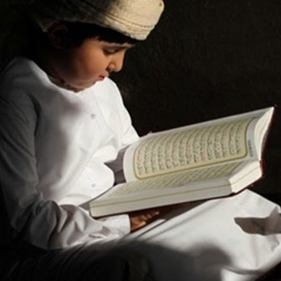 Христианин читает коран. Служители ислама. Детям о коране. Слепой читает коран. Мусульманин читает.