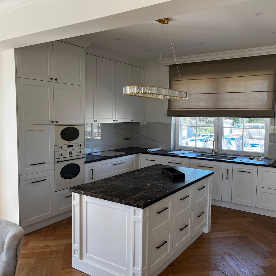 Cindy Morgan Sexy In Bikini