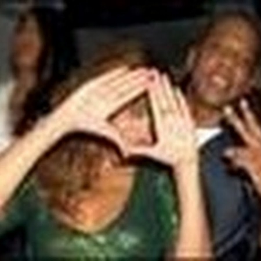 Бейонсе иллюминат. Она зи. Бейонсе и джей зи. Jay z сатанист. Джей зи и бейонсе иллюминаты.