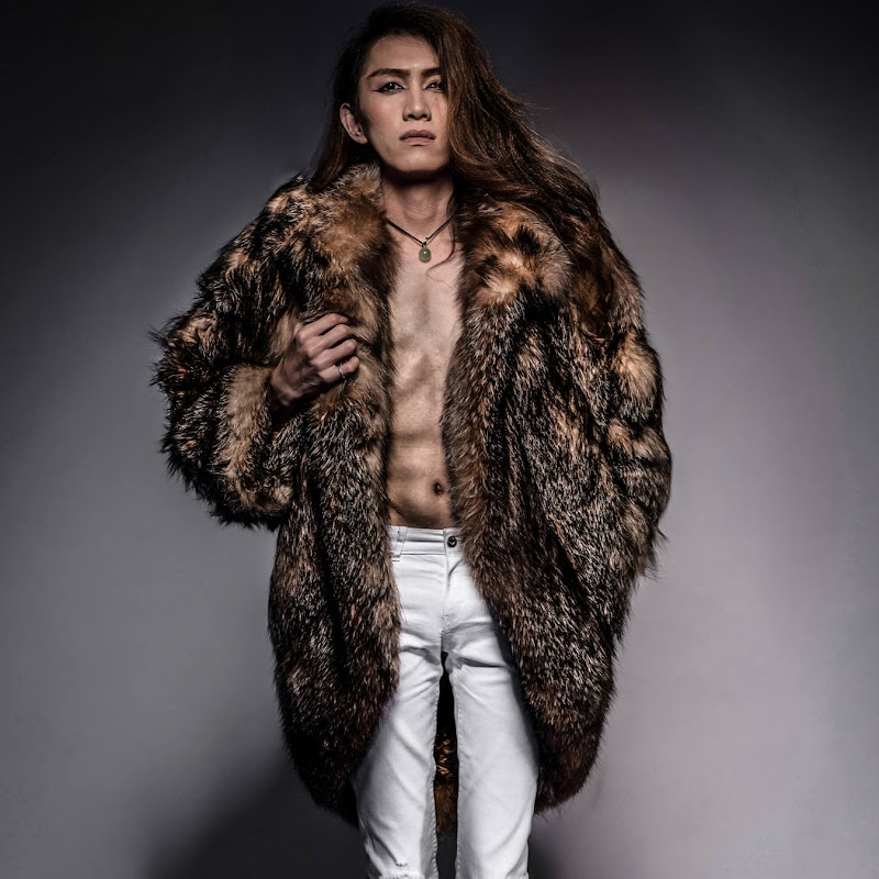 Akira Chan - 網紅的藏寶箱 