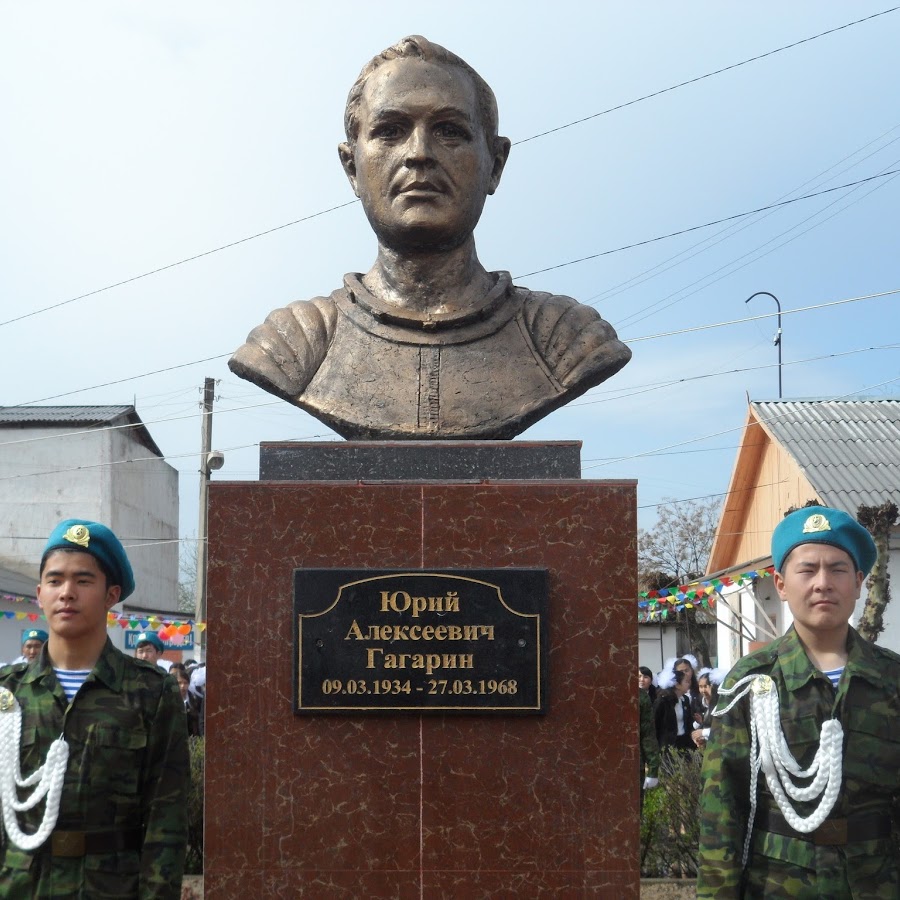 Школа смоленск имени гагарина. Средняя школа 1 им ю а гагарина. Школа 1 гагарин. Школа ю гагарина. Школа номер 50 имени ю а гагарина курск.