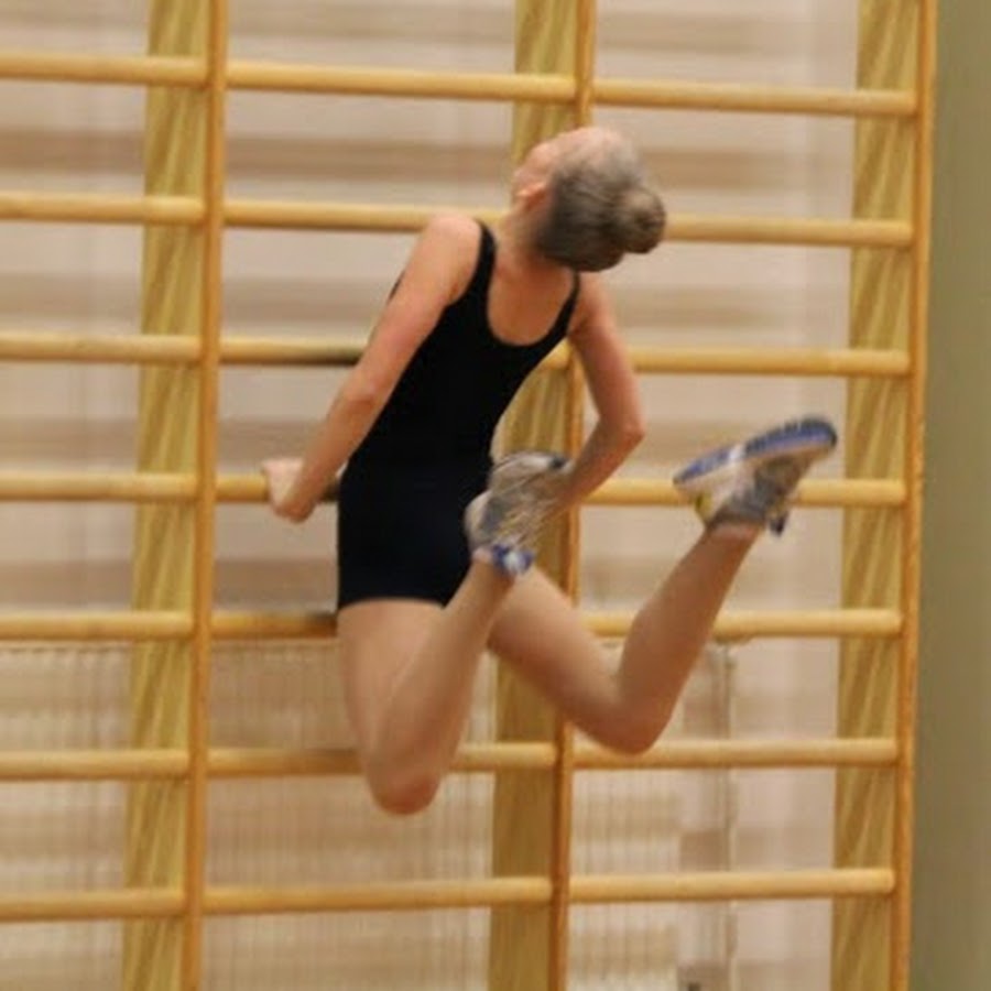 Занятия фитнесом дома на шведской стенке. Интернет-магазин Wallbarz.