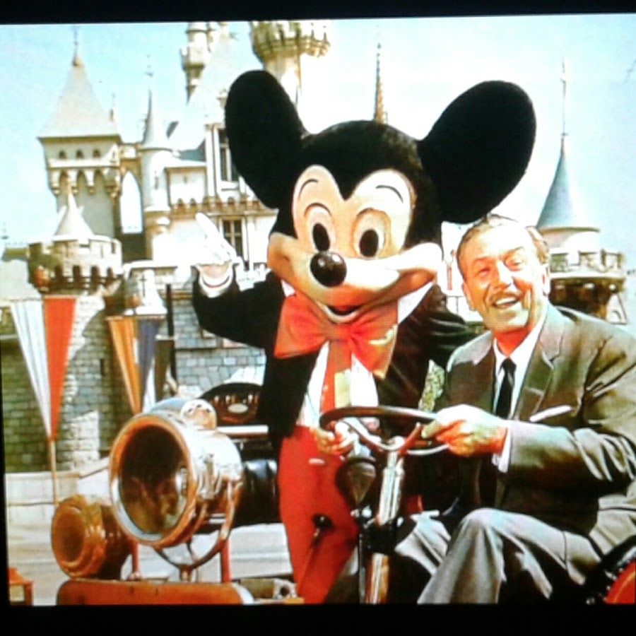 Новинки уолт диснея. Walt Disney (Уолт Дисней). Уолт Элиас Дисней. Уолт Дисней в детстве. Уолт Дисней в 16 лет.