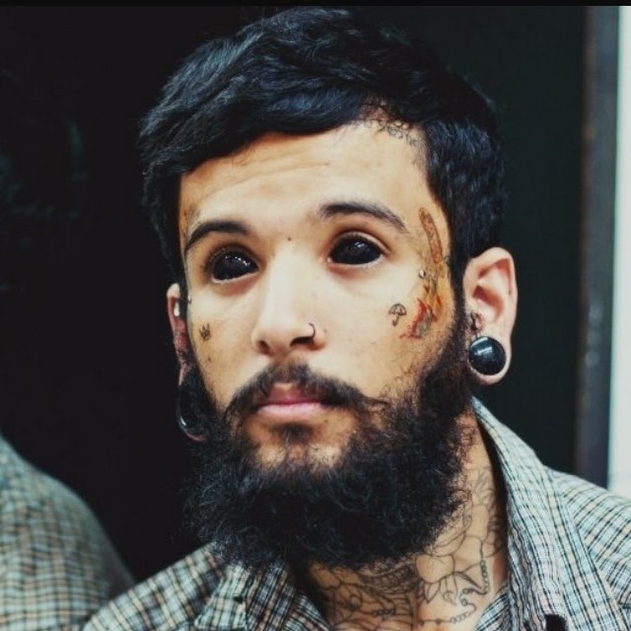 татуировка глазного яблока. тату на глазном яблоке неудачные. татуировка белков глаз. татуировка глазного яблока. татуировка на глазном яблоке.