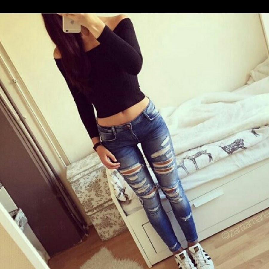 Девушка в джинсах без лица