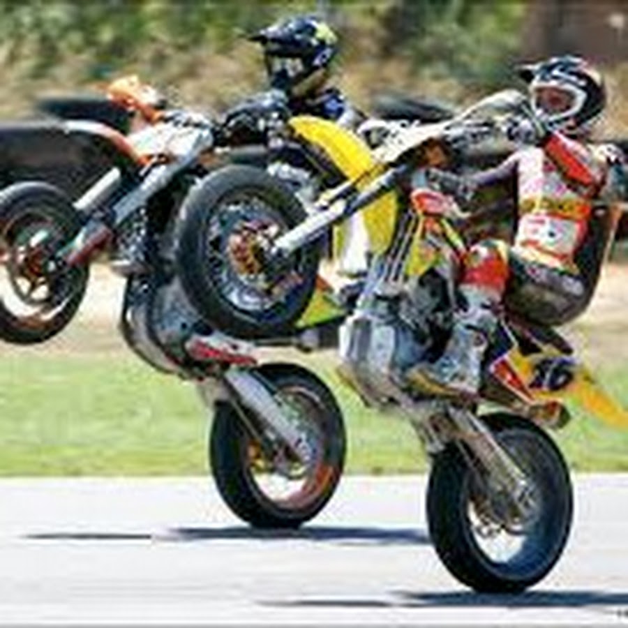 Husqvarna 450 Supermoto Wheelie