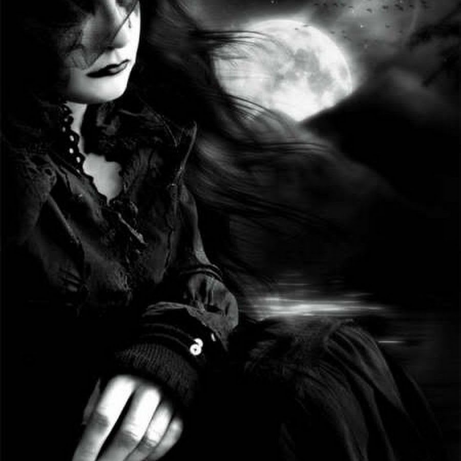 Грустная девушка гот