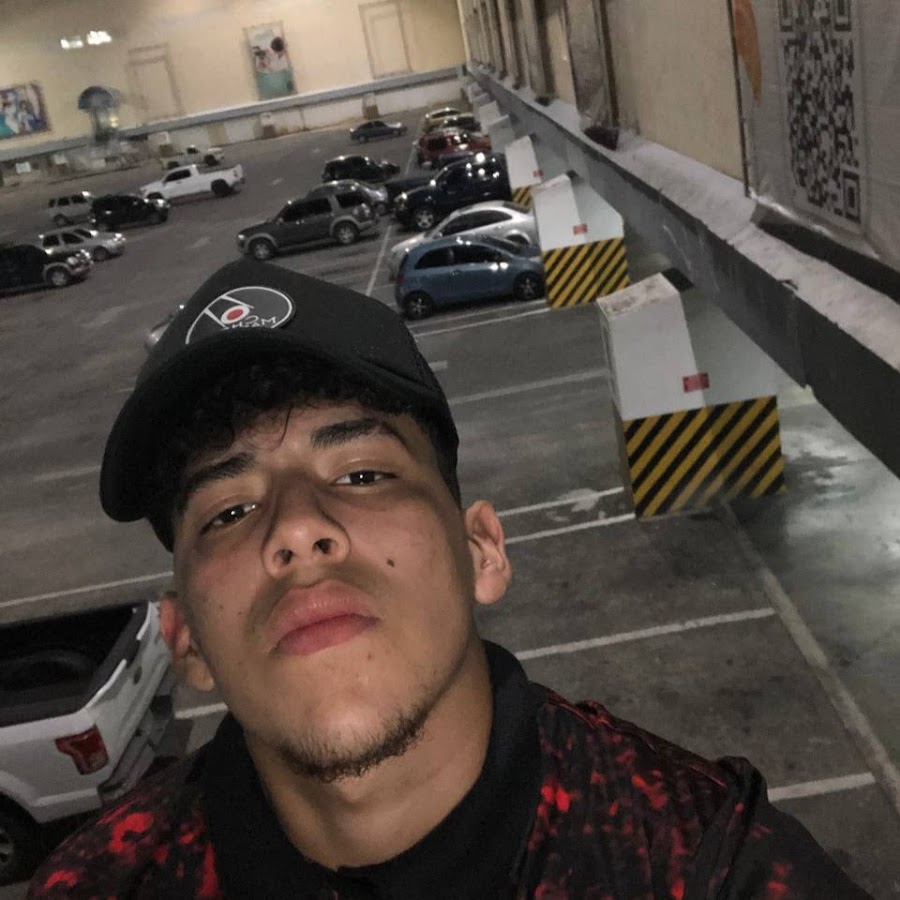 Человек с бессонницей. Doesn t sleep. Плохой сон. Devil doesn't sleep в маске. Афоризмы про сон.