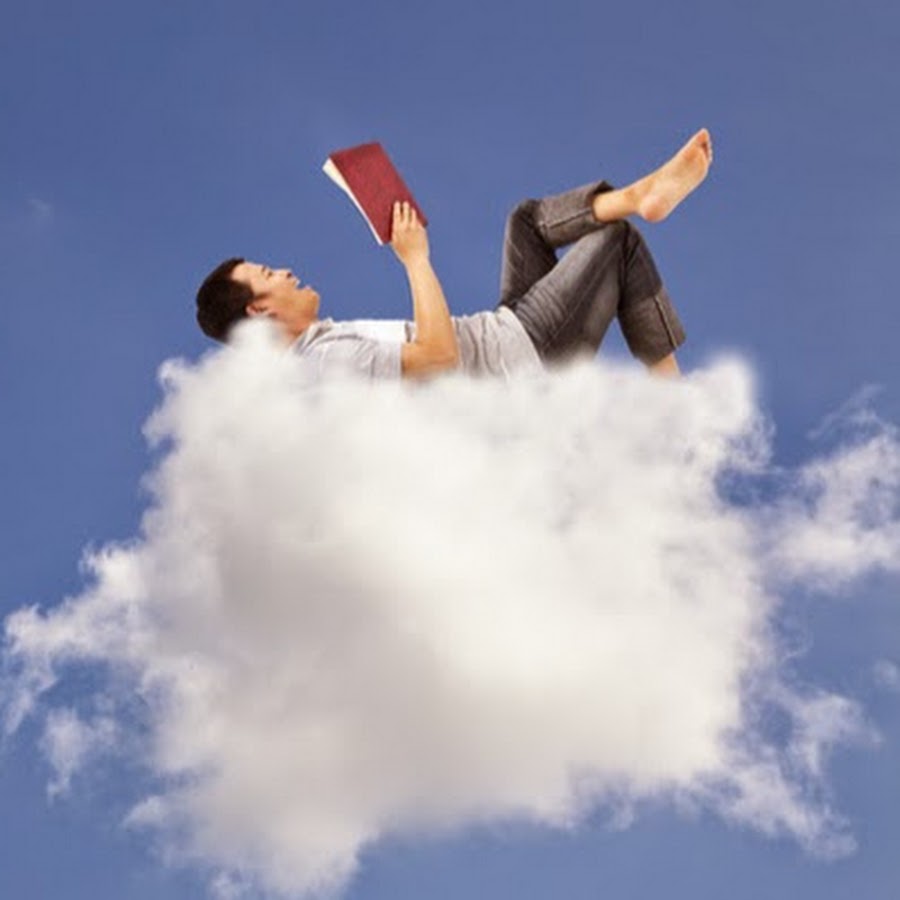 Женские мечты. Девушка летает. Человек летит. Сюрреализм облака. Мысли витают в воздухе.