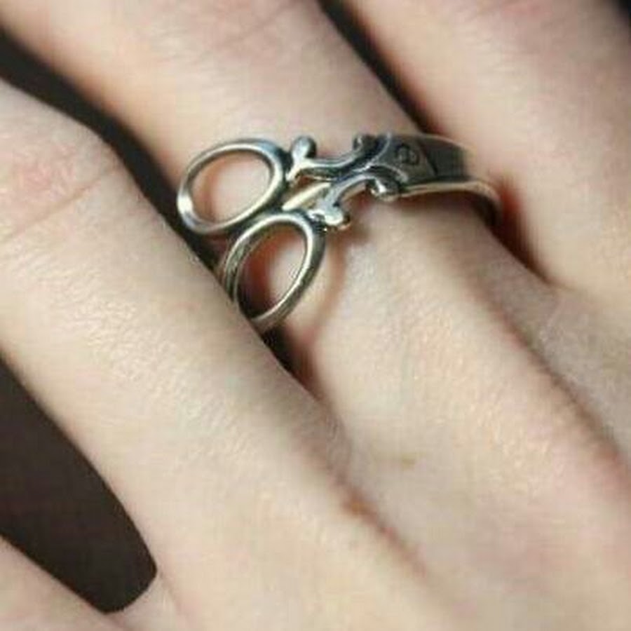 силиконовые кольца для ножниц. ножницы парикмахерские с украшением. колечко с ножницами. кольцо ножницы золотое. кольцо ножницы ювелирное украшение.