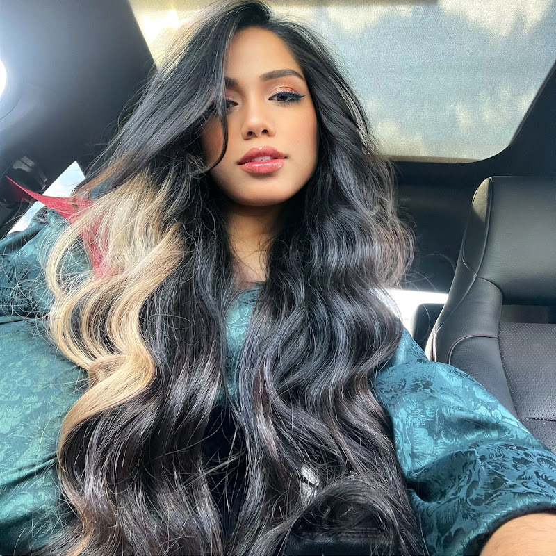 Bella Khann - 網紅的藏寶箱 