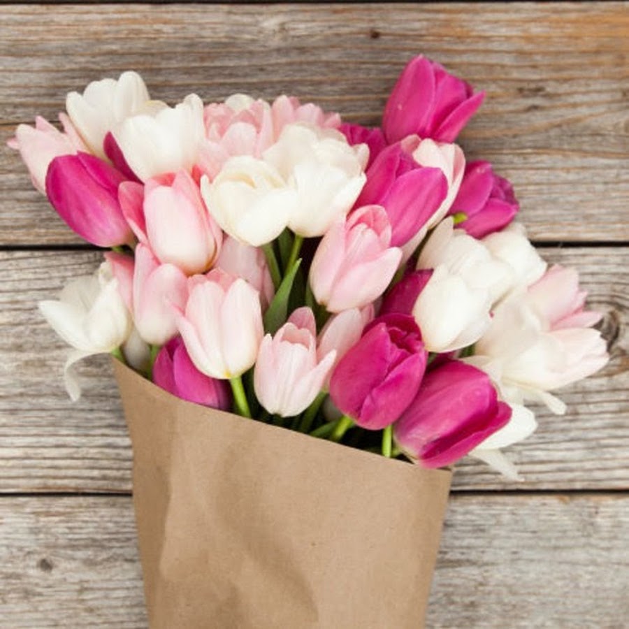 Бело розовые тюльпаны букет