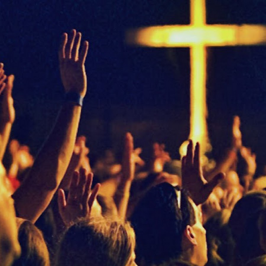 Прославление поклонение иисуса христа. Много людей молятся. Человек поклоняется. Прославление и поклонение. Вечер хвалы и поклонения.