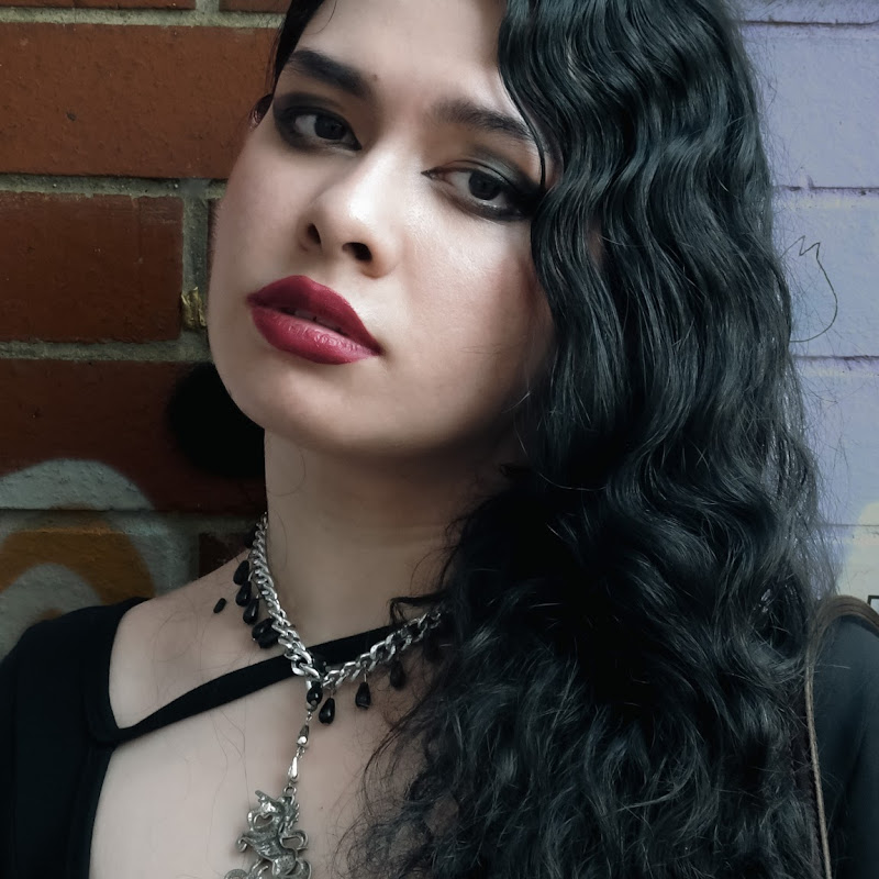 Khadijah Khatib - 網紅的藏寶箱 