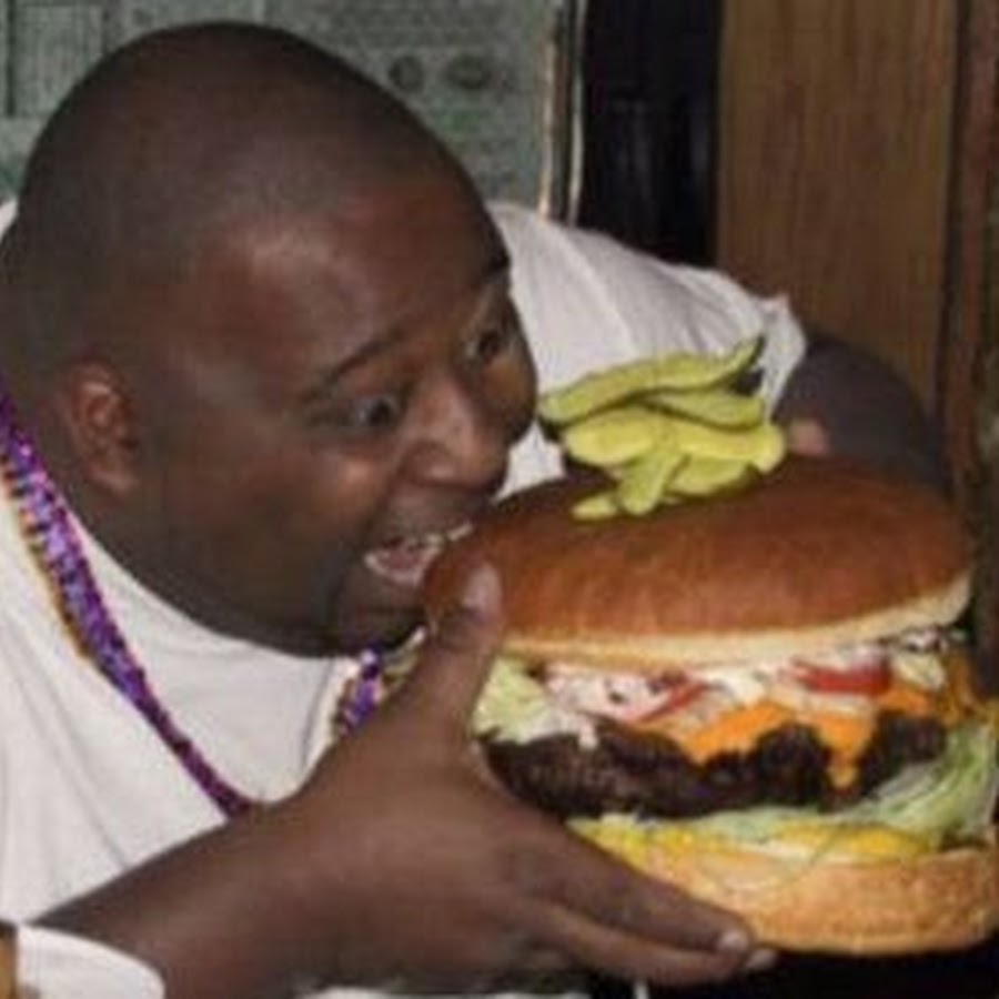 Негр ест бургер мем Overweight Man Eating Hamburger 551
