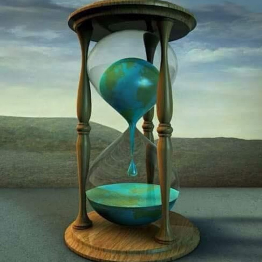 песочные часы на природе. дерево в песочных часах. сальвадор дали песочные часы картина. песочные часы терпение. мир в песочных часах.