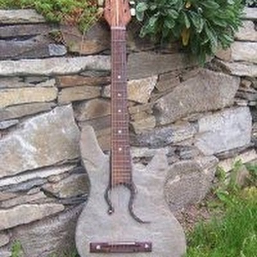 Музыкальный камень. Гитара из камня. Гитара из камня. Камушек для гитары. Медиатор из камня.