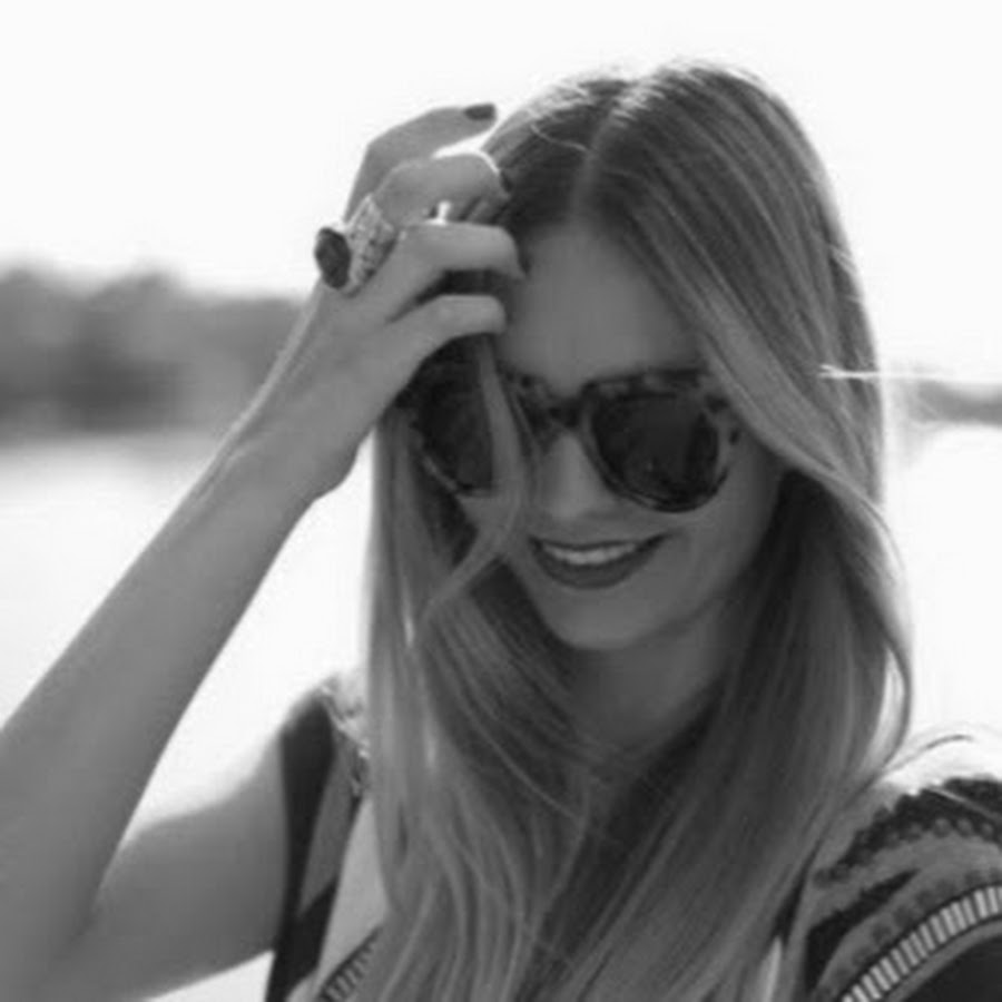 девушка в солнцезащитных очках. блондинки в очках от солнца. девушки в очках на природе. русая девушка в очках. фотосессия в очках солнечных.