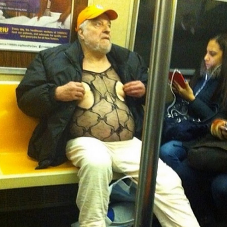 Толстый мужчина в метро