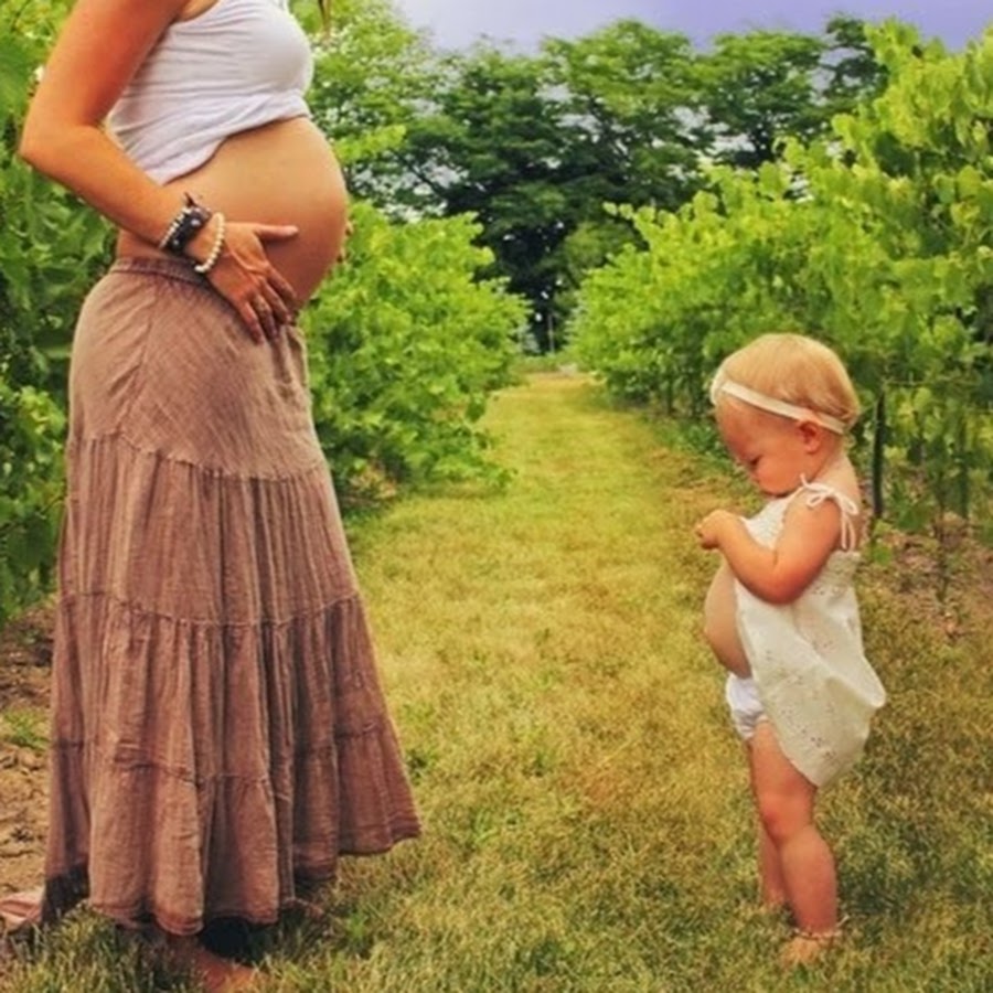 Очаровательная мать. Беременные дети. Маленькие дети беременные. Фотосессия беременности с дочкой.