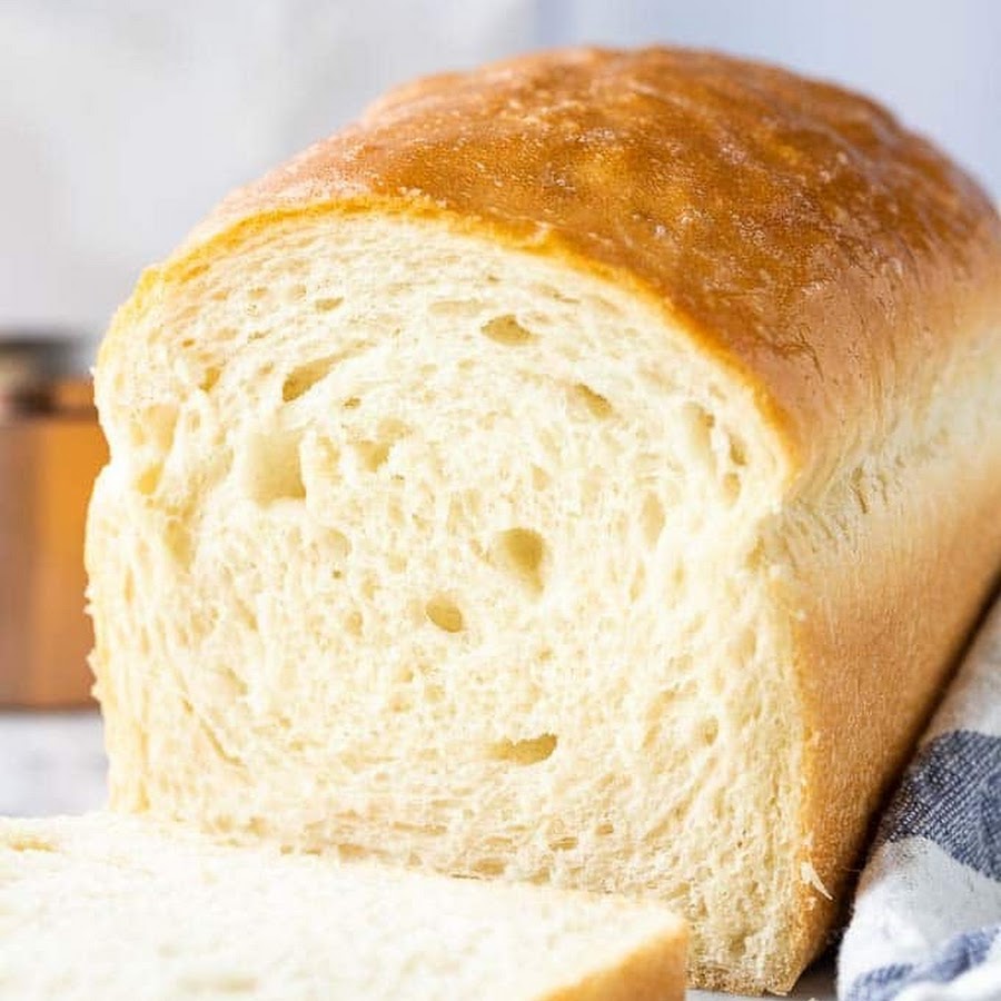 Белый хлеб в сахаре рецепт. Белый хлеб. Желтый хлеб. Булка белого хлеба. Сдоба пшеничная