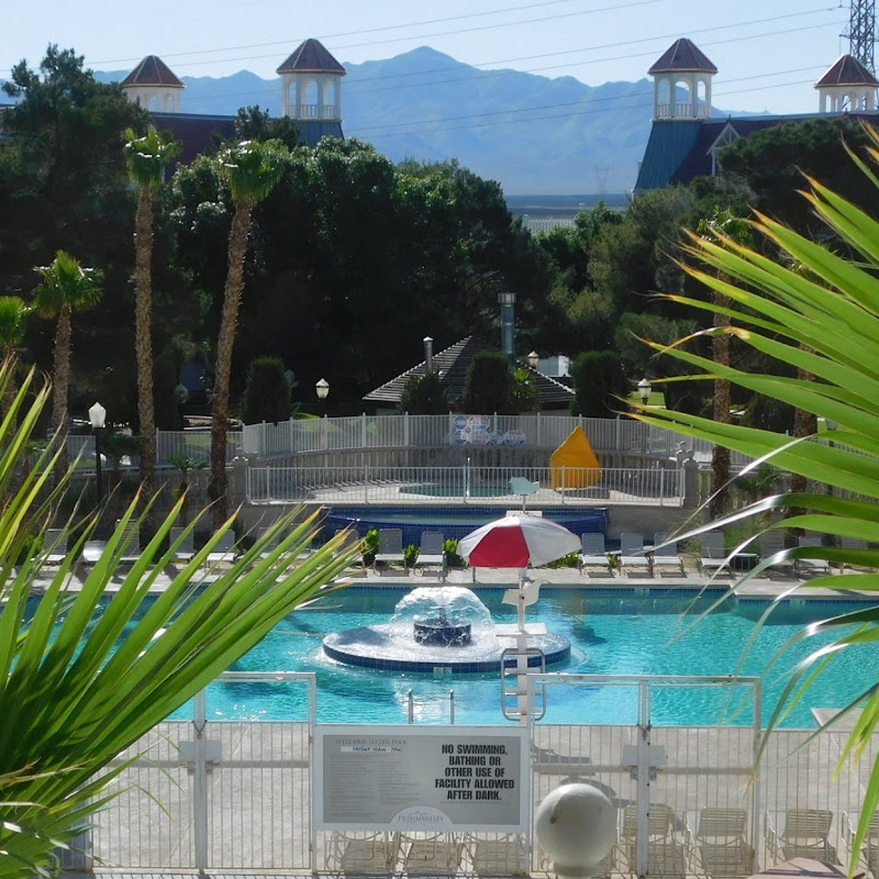 Resort Showcases