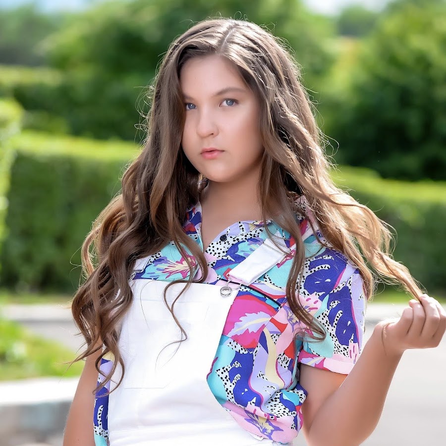 алина забродина носуленко. эльгиза каражанова биография. эльгиз караданова. эльгиза каражанова певица. эльгиза каражанова биография.