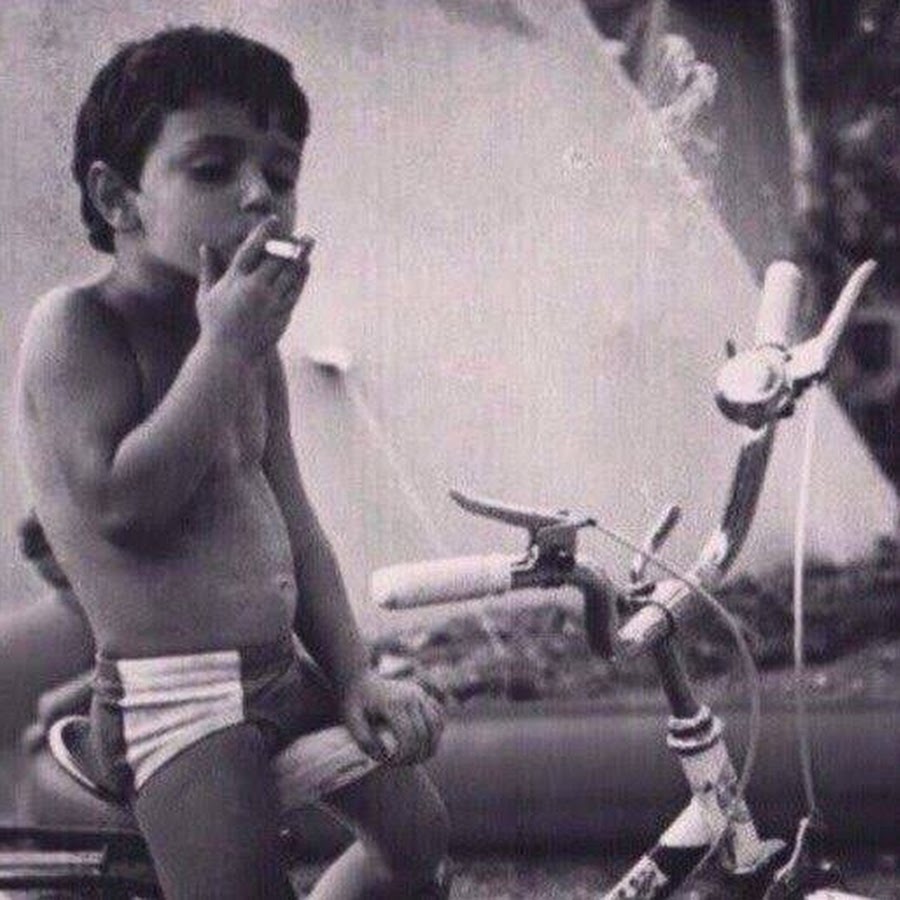 Очень добрая девочка. В детстве я думал что я лучше всех с тех пор ничего не изменилось. Мечтает быть космонавтом. День космонавтики приколы. Как то в детстве я.