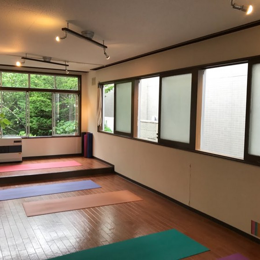 ヨガスタジオミガク - YouTube