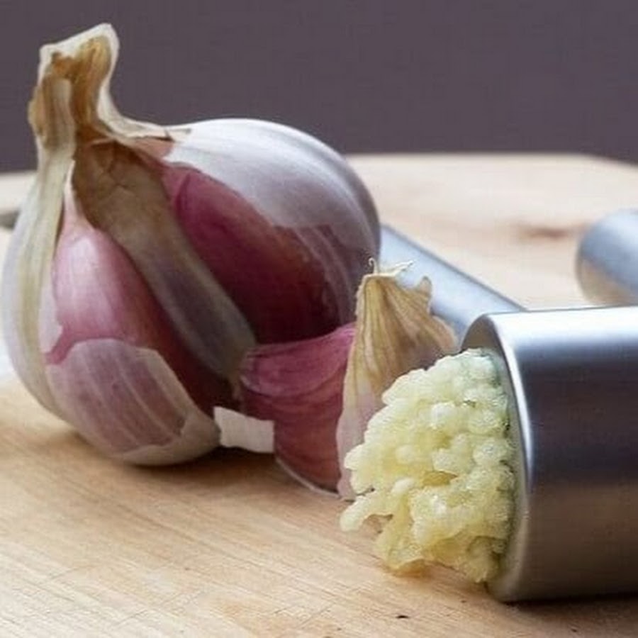 Чеснок и геморрой. Ли есть чеснок при геморрое. Ли есть чеснок при геморрое. Лечение геморроя чесноком. Чеснок с молоком при геморрое.