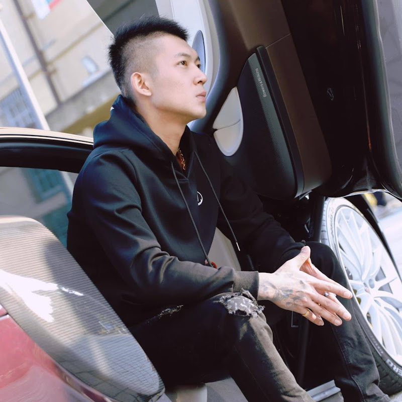 鳳梨吳泓逸official channel - 網紅的藏寶箱 