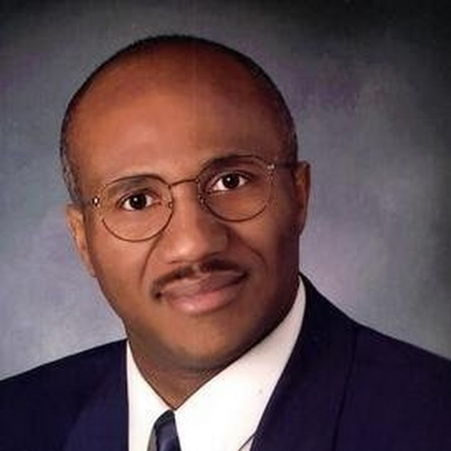 Edward griffin. Nikon d90 kit 18-105 vr. G. G ed. 8.