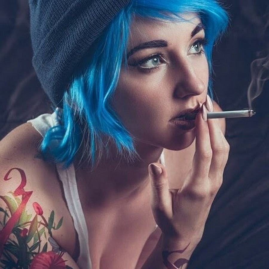 Life is smoke. Danica Rockwood. Chloe Price smoking.