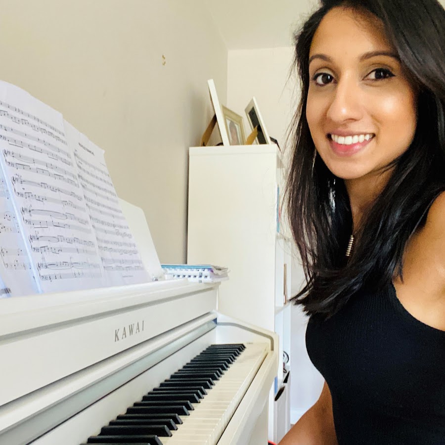 Piano journey. Piano journey. Another love от the piano lounge. руки профессионального пианиста на клавиатуре фортепиано. пикник на пианино.