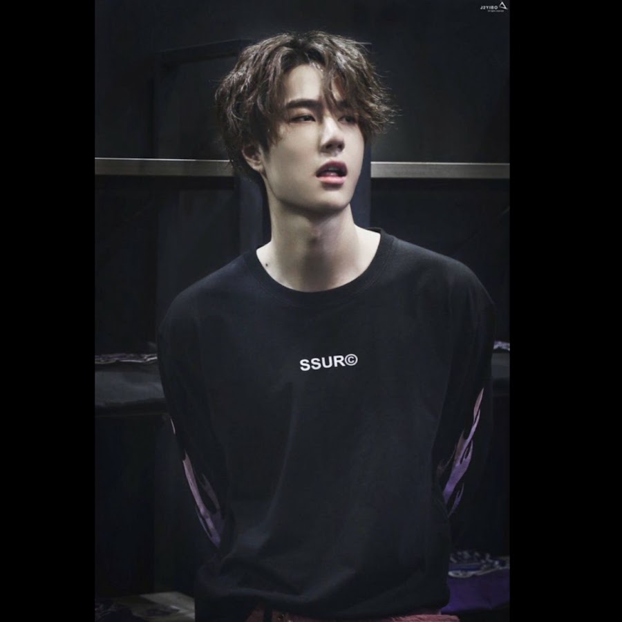 Ван ибо. Yibo короткие волосы. Ван ибо. Ван ибо. Ван ибо бойфренд материал.