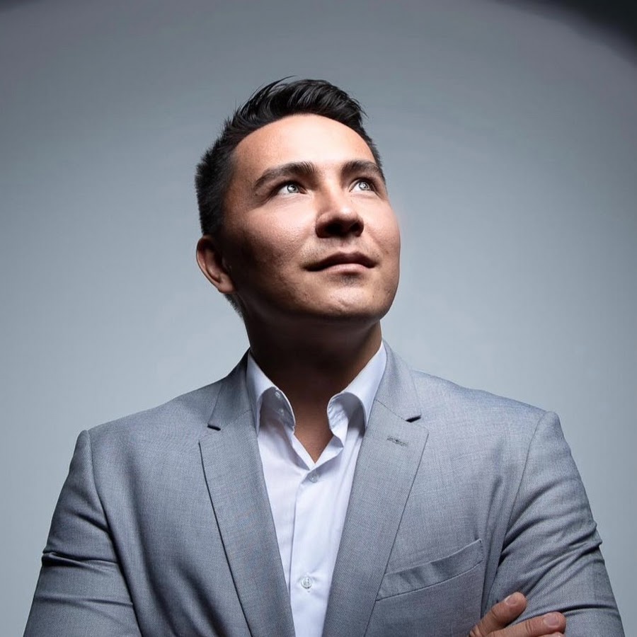 Ильнур Мухлисов Руководитель творческой группы БРОДВЕЙ