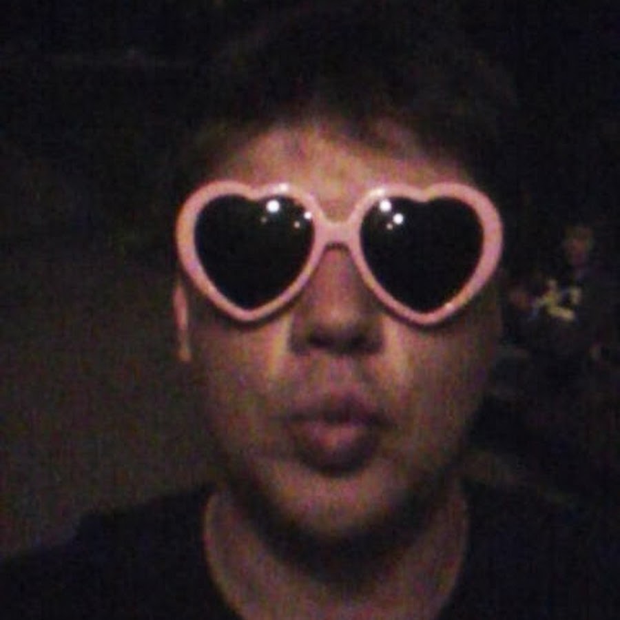 очки репутации. фотография кодера. Ray ban rb4221. солнцезащитные очки реклама. рискованный бизнес 1983.