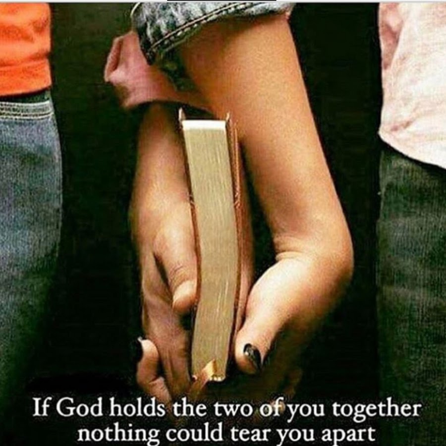Вместе навсегда гиф. You hold me together. You hold me together. Гифка держаться за руки. Holy bieber девушка.