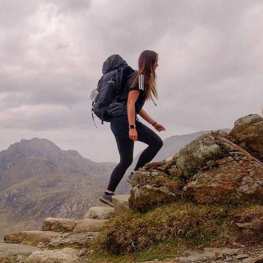 туристы в походе. подкаст юмор. америка туризм. мурад османн. путешествие брюнетка.