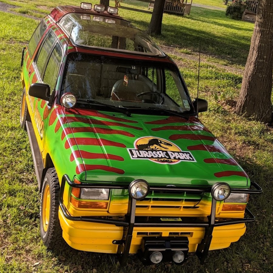 Машина из парка юрского периода