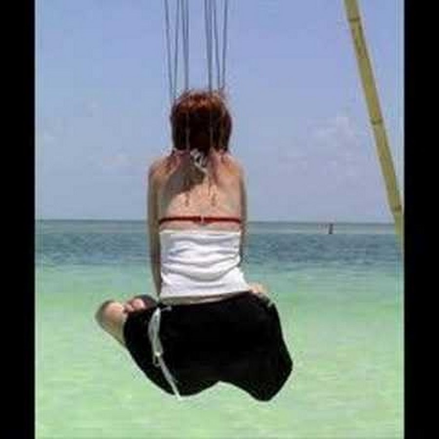 крепеж для колец гимнастических. девушка на крючке. силуэт повесившегося человека. повешенный на крючок. подвешивание на крюках за спину.