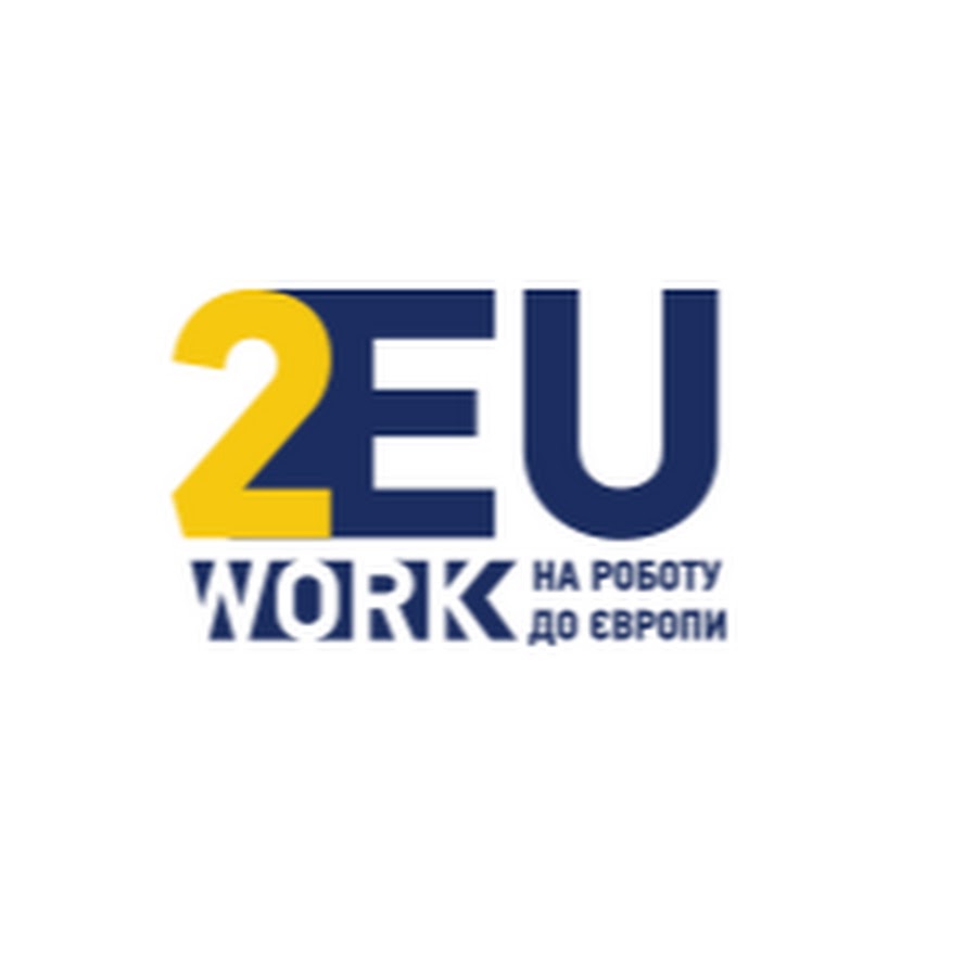 Люди в офисе. Молодые сотрудники. Менеджер по тендерам. Человек с резюме. Офис менеджер.