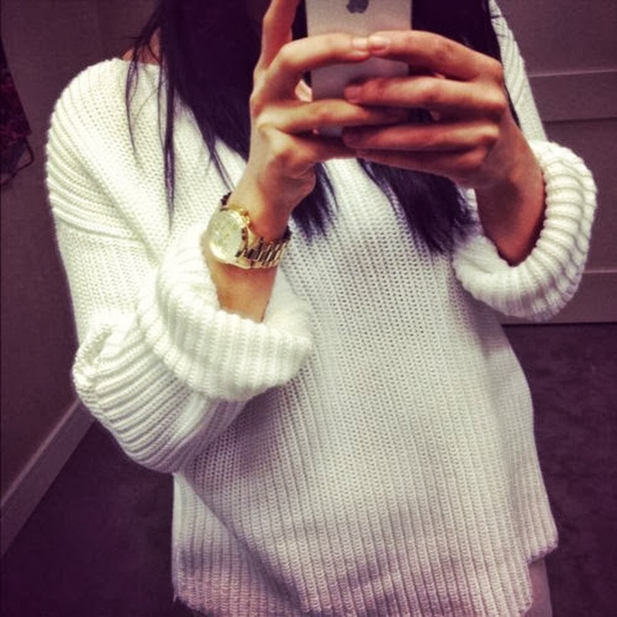 Селфи в белом свитере