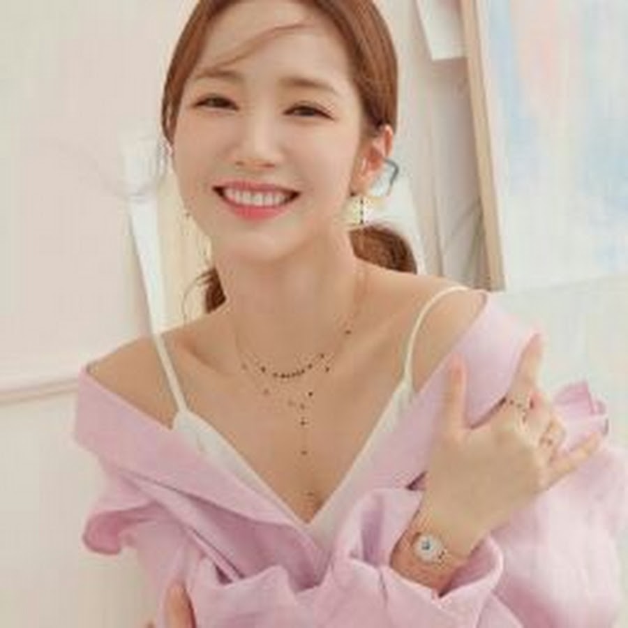 Park Min Young radiates her sporty yet lovely vibe in the new pictorial with Mar