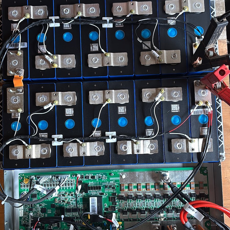 Amtrac_feat_totally_enormous_extinct_dinosaurs. обложки музыкальных альбомов. Kulkid исполнитель. Late night foals. Foals late night.