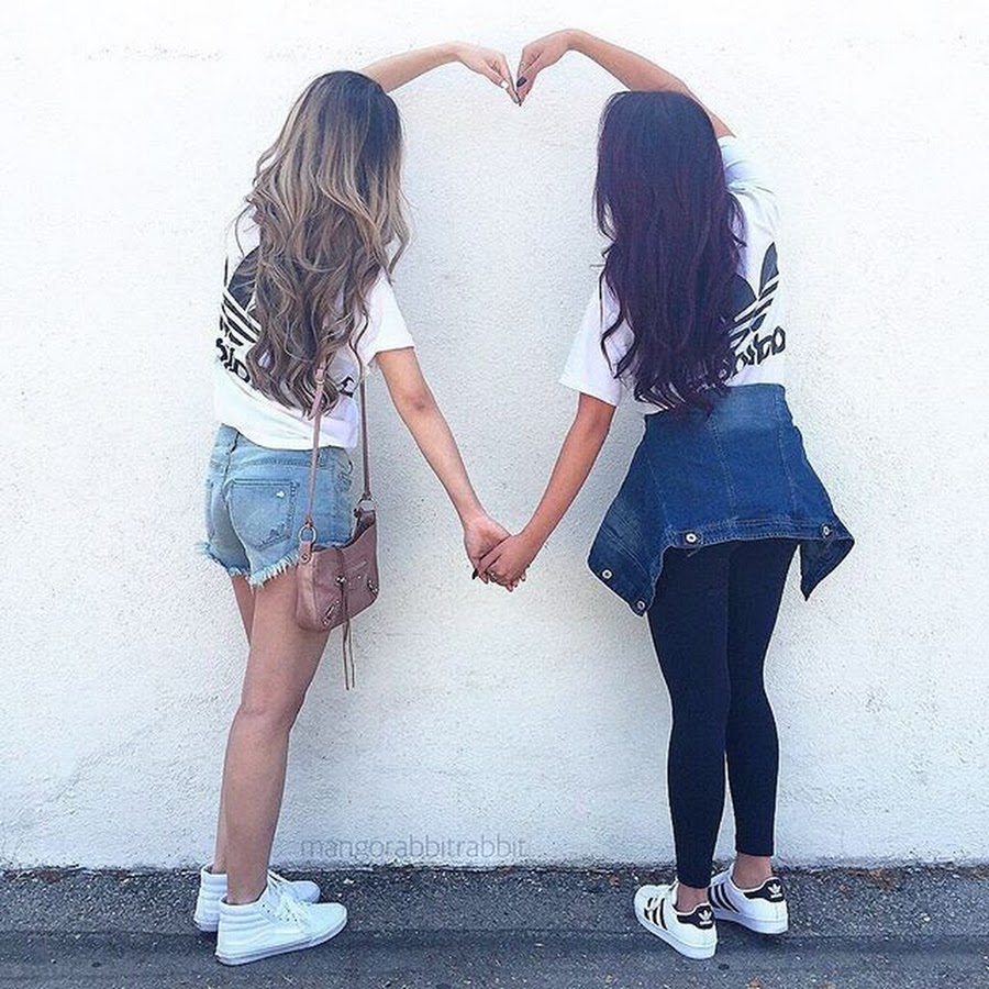 Подружки рисунок. Рисунки для срисовки лучшие подруги. Лучшие подруги мультяшные. Красивые рисунки для подруги. Подруги со спины.