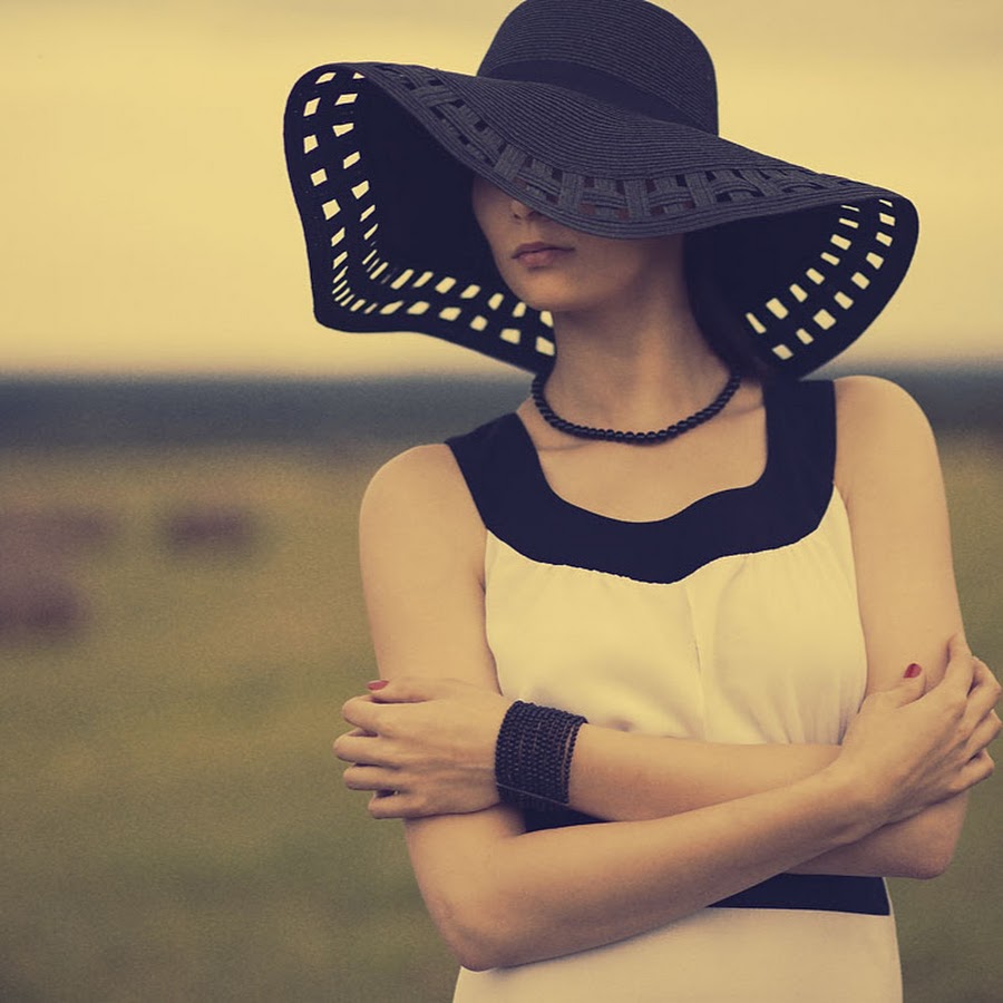 Аватар для девочек. Крутые девочки. Четкие девушки. Картинки на аву для девочек. Блондинка в шляпе.