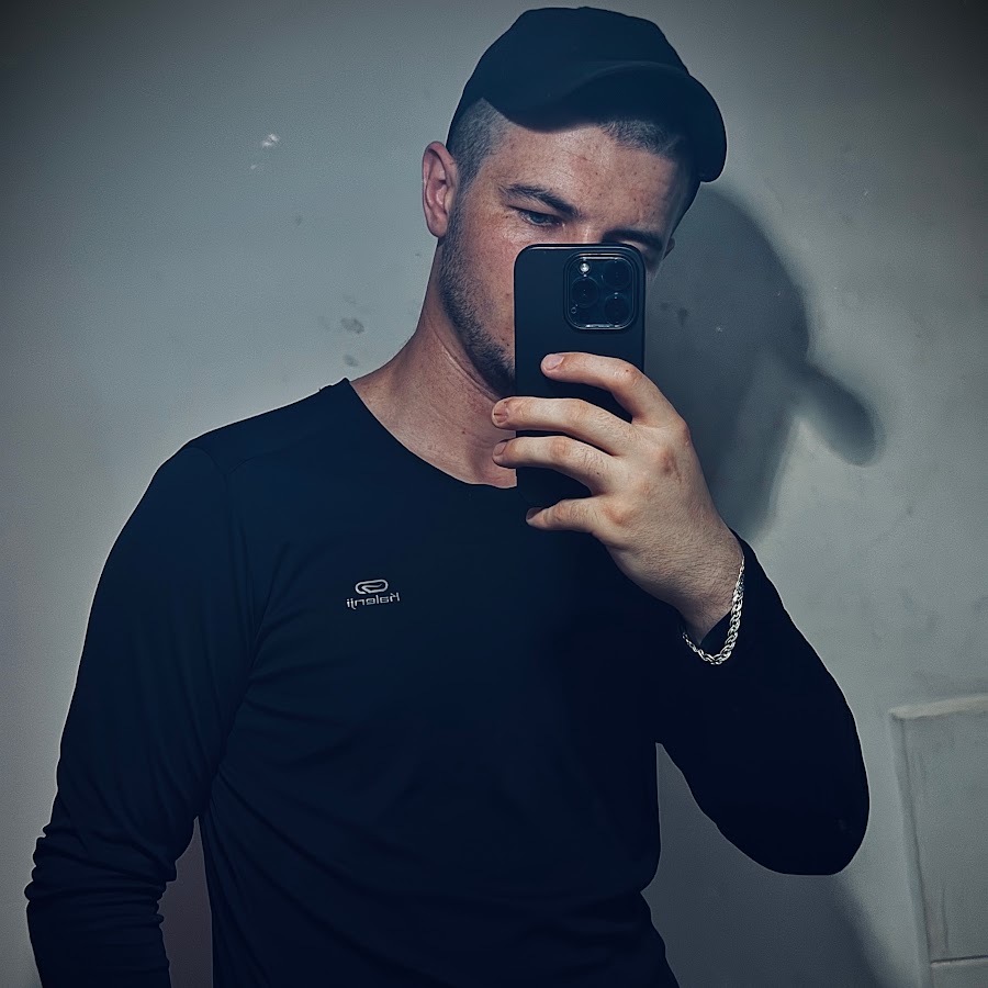 Akl группа 021 вася. Вася 20. Вася 20 лет. Вася 20. Парень 19 лет.