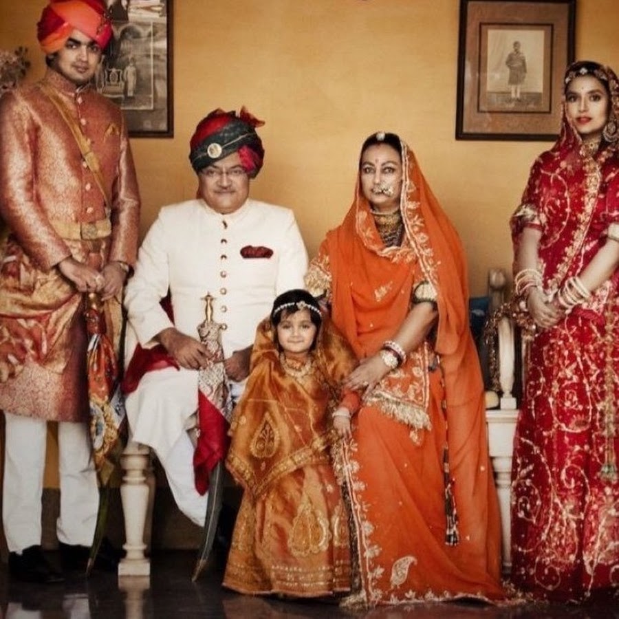 Индийская королевская семья. Империя маурьев царь ашока. Великий махараджа. Империя великих моголов акбар. Династии в индии.