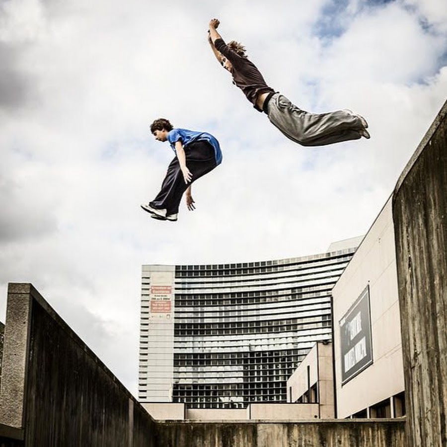 крутые паркуристы. молодежная субкультура паркурщики. видео про парку. трейсеры субкультура. молодежная субкультура паркурщики.